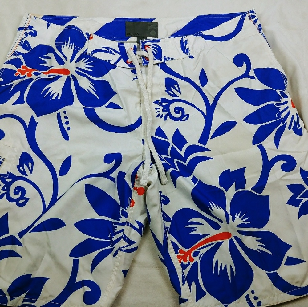 💯SoldOld navy 
XL loral has fray mesh li